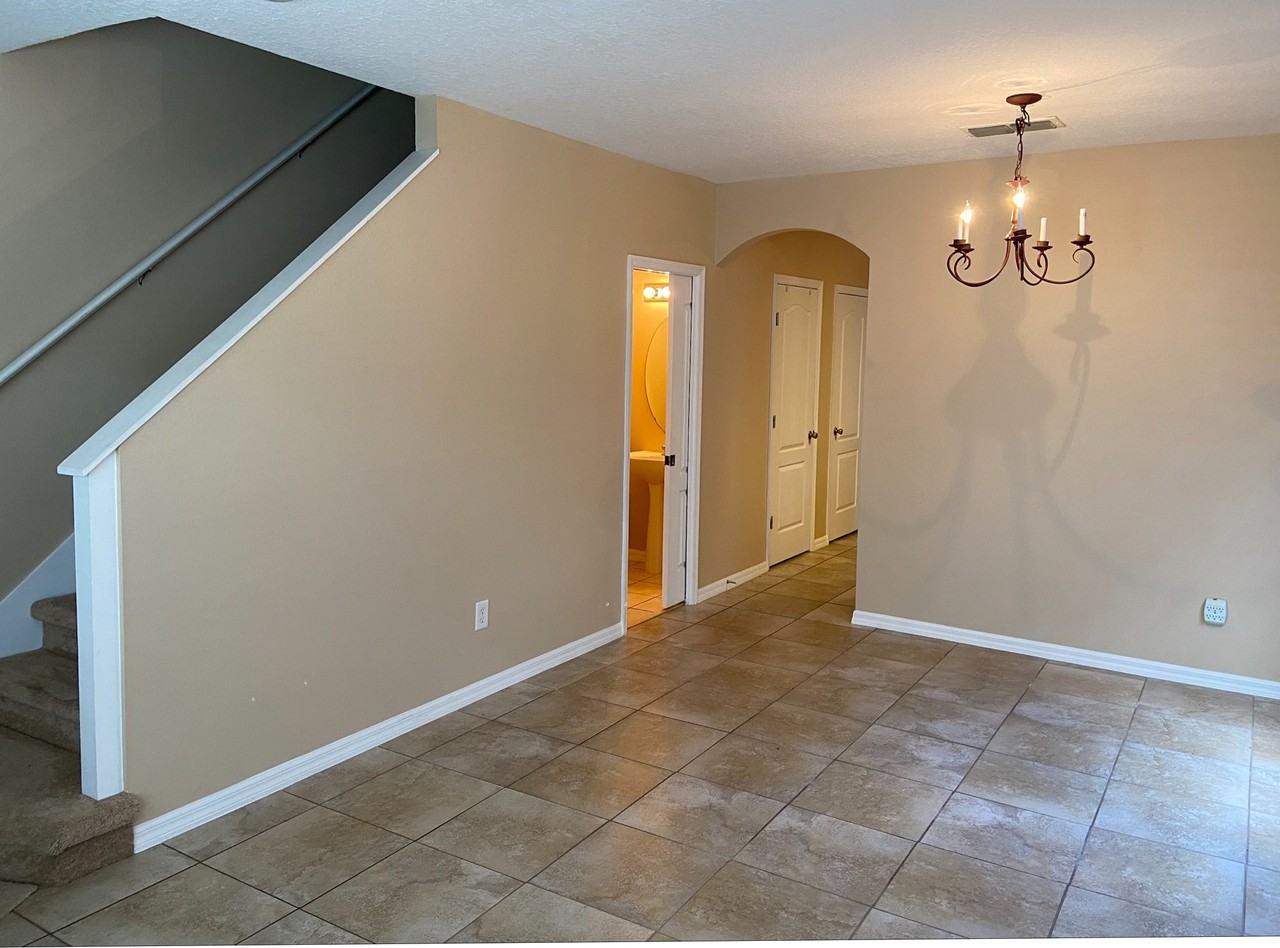 102 Wilton Cir #102 - Photo 2 of 18