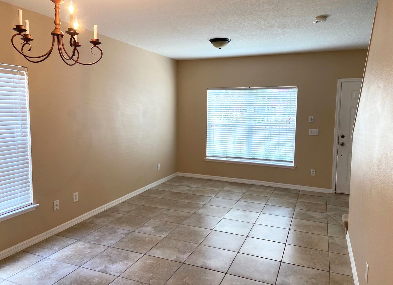 102 Wilton Cir #102 - Photo 3 of 18