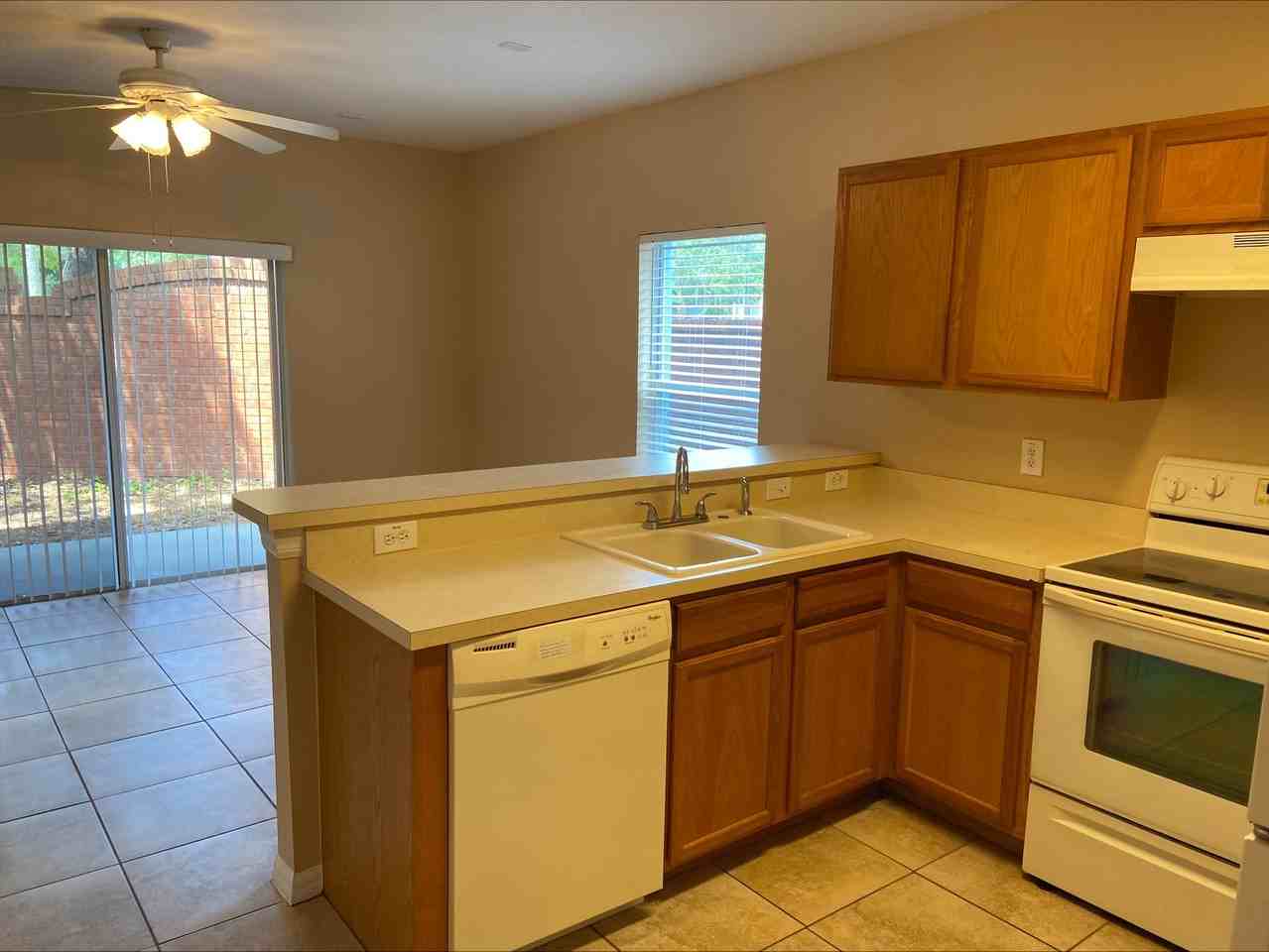 102 Wilton Cir #102 - Photo 4 of 18