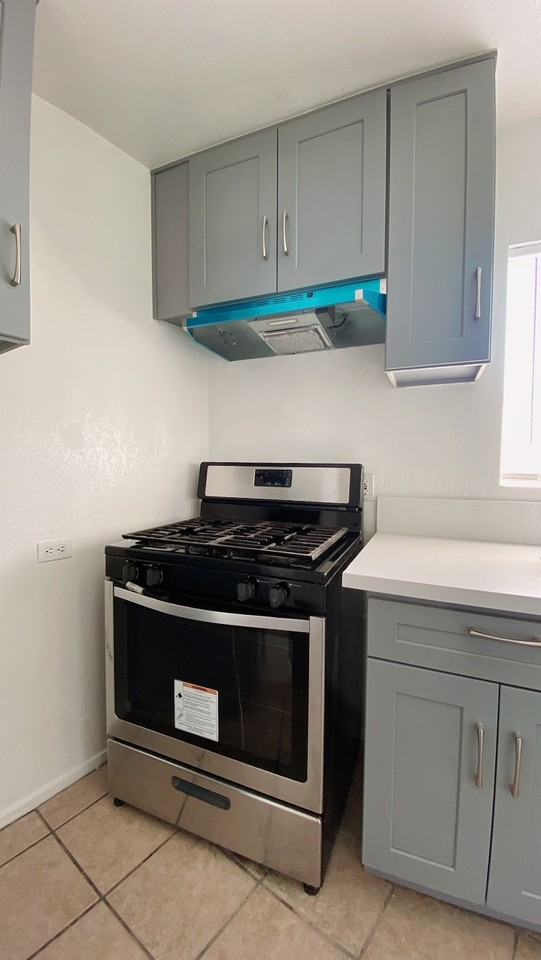 2728 Exposition Place - Photo 7 of 46