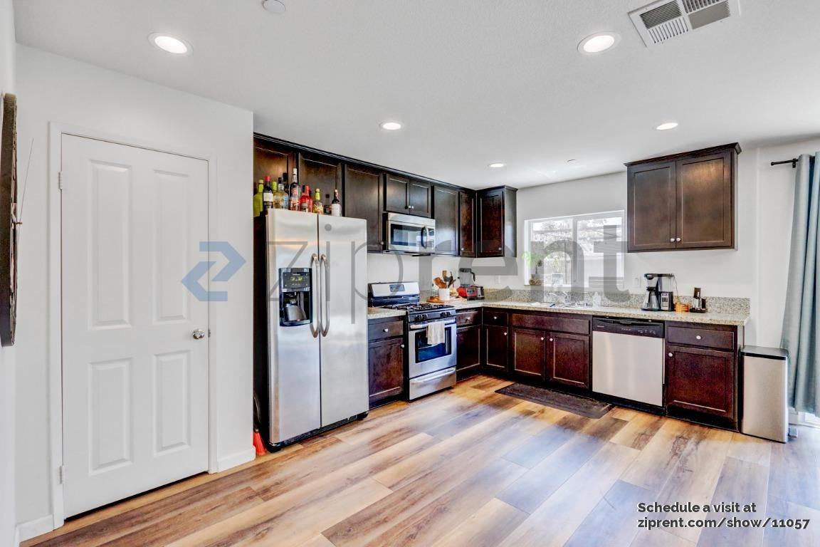 29430 Linden Pl - Photo 3 of 20