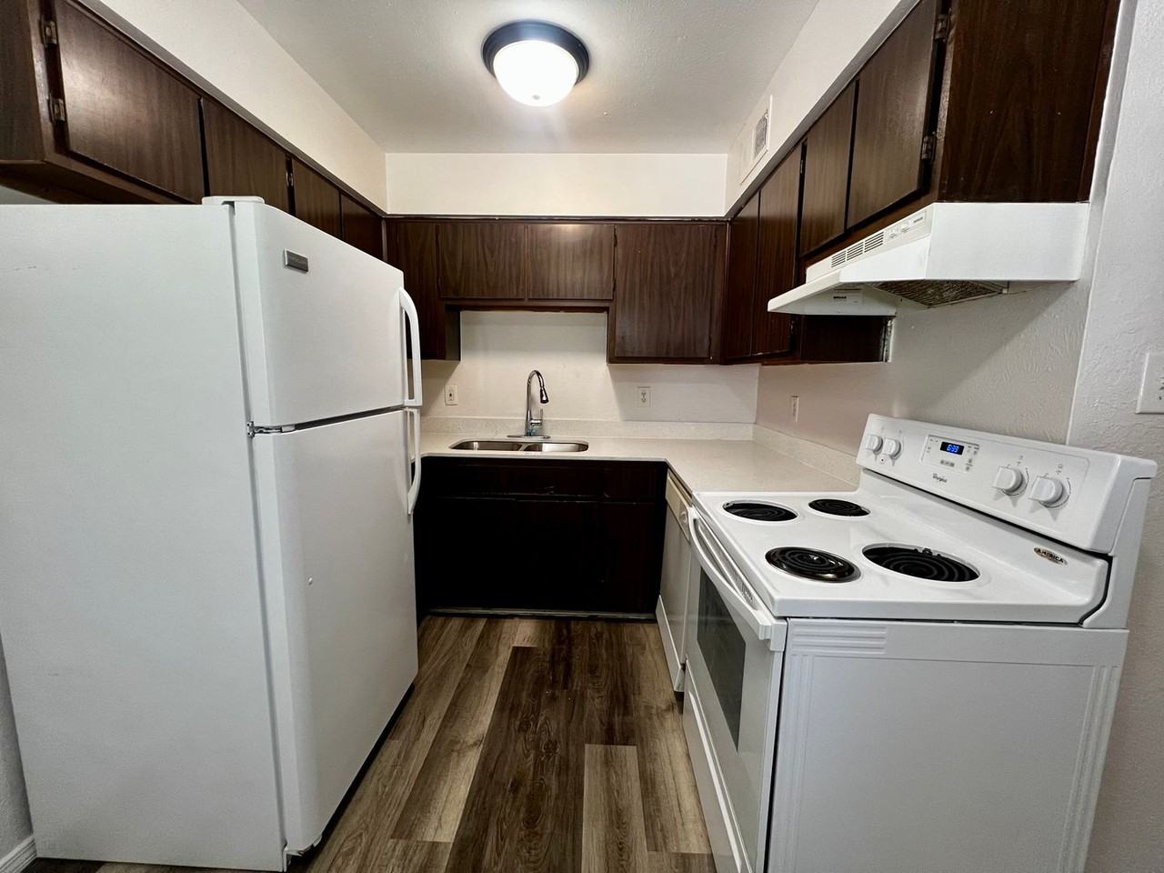 Lomas Gardens - Photo 4 of 7