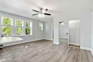 featured image of 1521 W Sherwin Ave