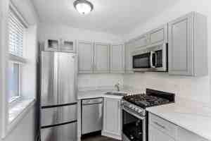 featured image of 1521 W Sherwin Ave