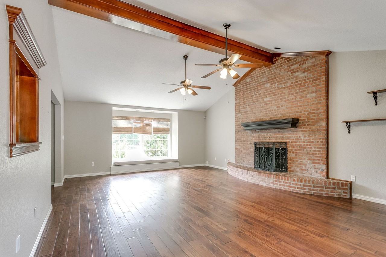 1309 Fox Lake Ln - Photo 6 of 33