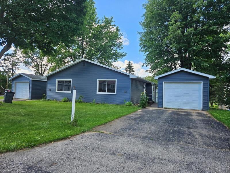 306 306/308 East Parker Street - Photo 2 of 18