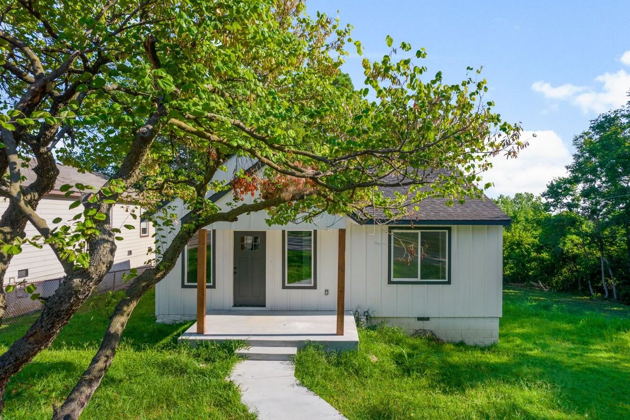 1427 E University Ave - Photo 3 of 39