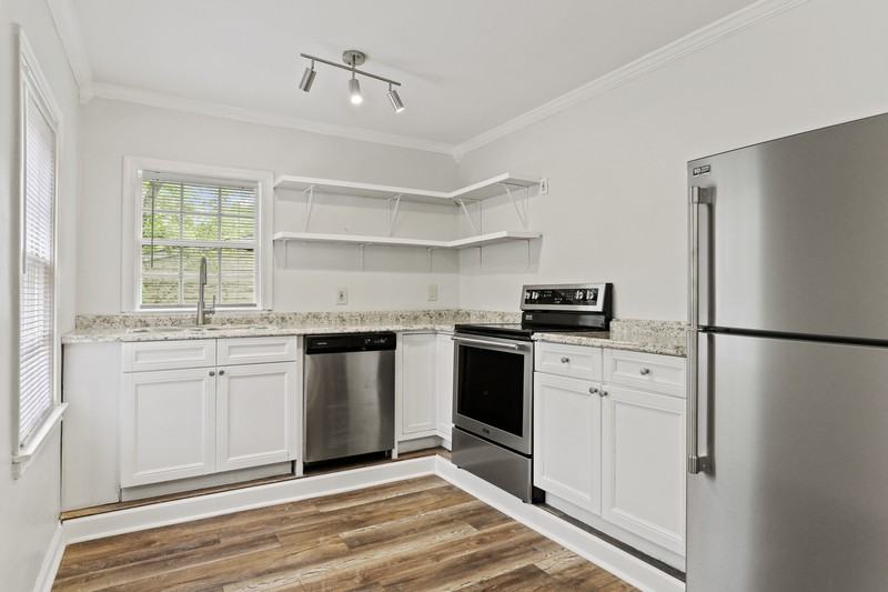 1268 Eastland Rd Se #B - Photo 7 of 21