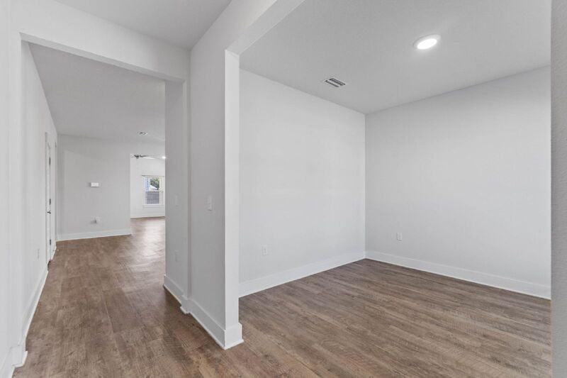 5857 Danbury Blvd - Photo 4 of 28