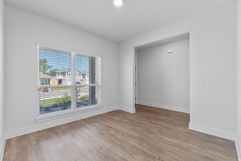 5857 Danbury Blvd - Photo 5 of 28