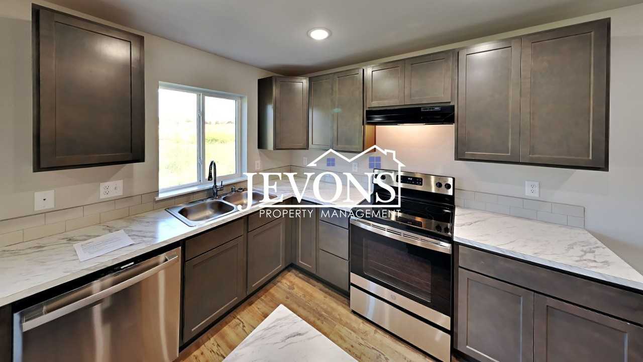 203 N Birch St - Photo 3 of 50