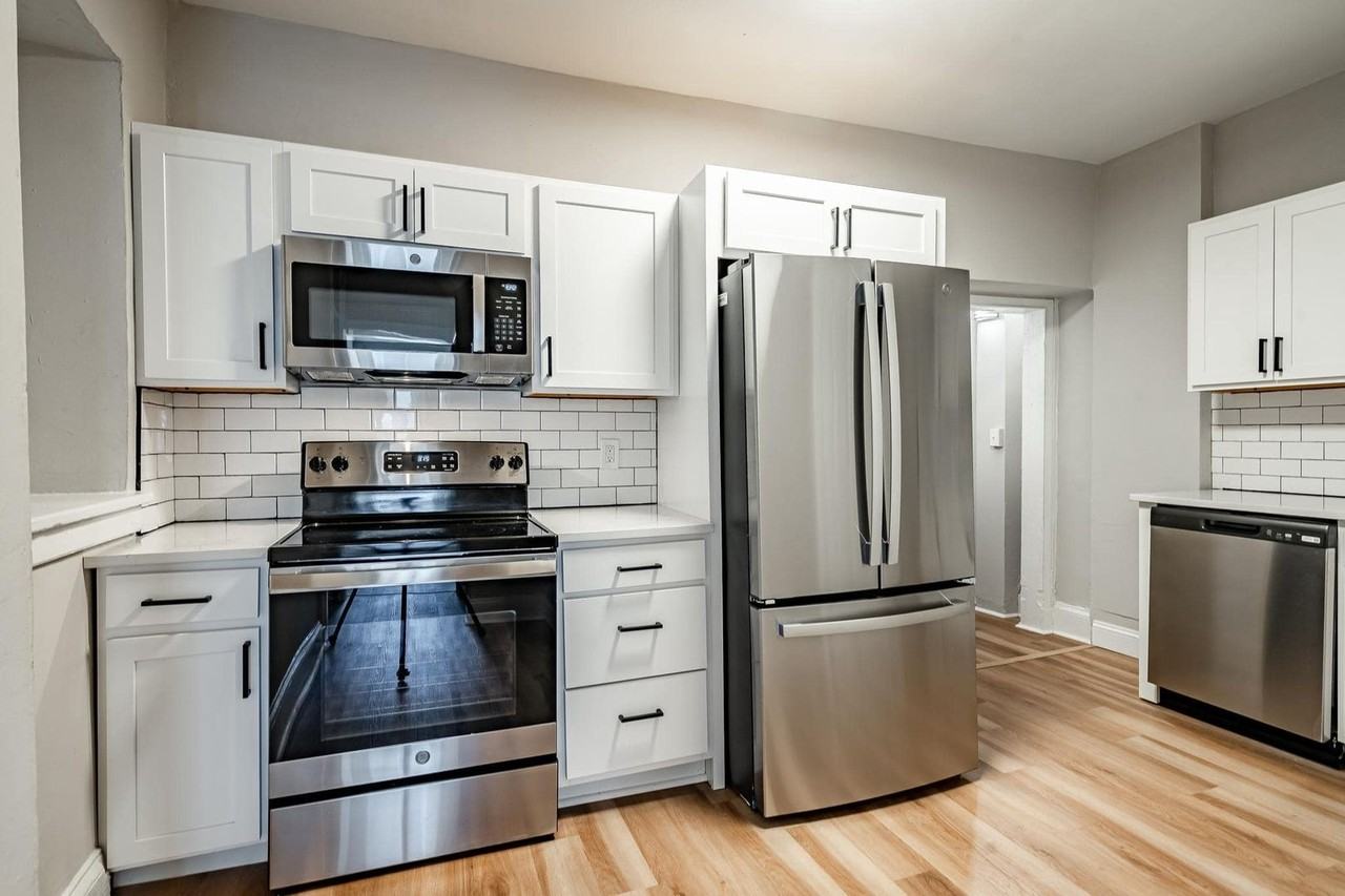 235 W Chestnut St #1 - Photo 2 of 12
