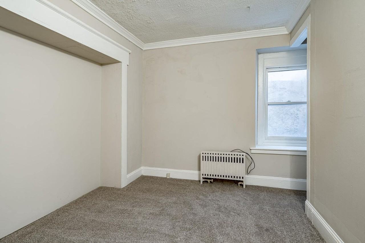 235 W Chestnut St #1 - Photo 7 of 12