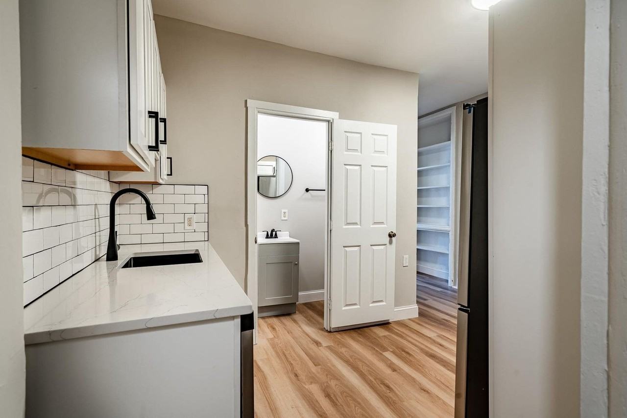 235 W Chestnut St #1 - Photo 3 of 12