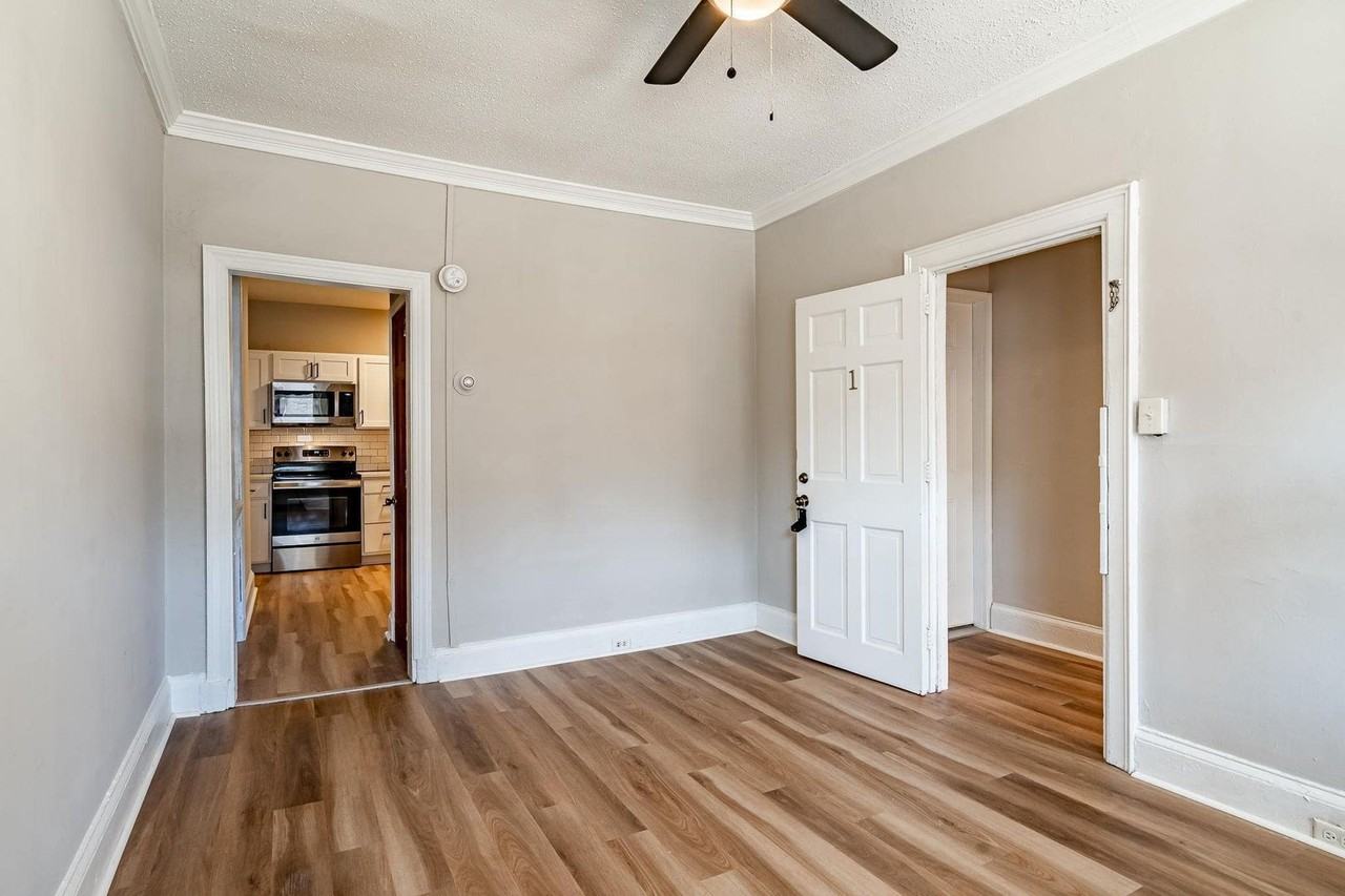 235 W Chestnut St #1 - Photo 5 of 12