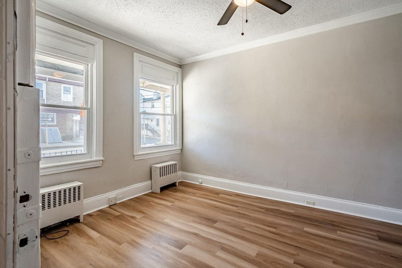235 W Chestnut St #1 - Photo 6 of 12