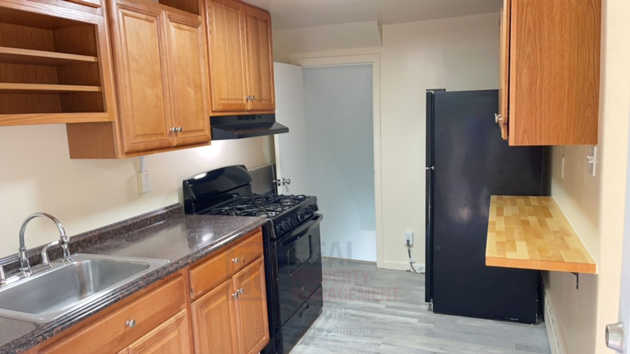 305 Greenlee Rd - Photo 3 of 23