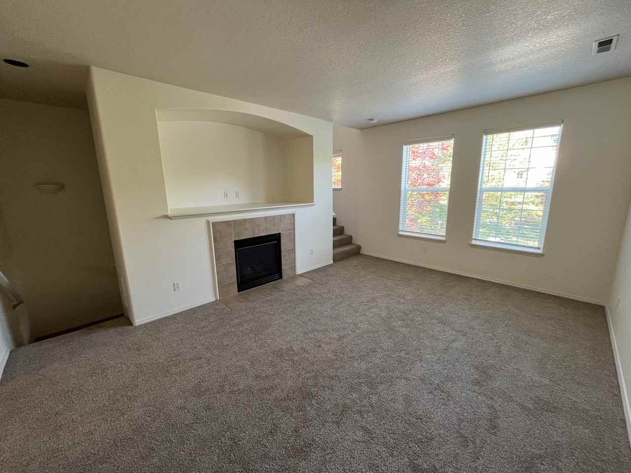 6030 Ne Maidstone St - Photo 3 of 33