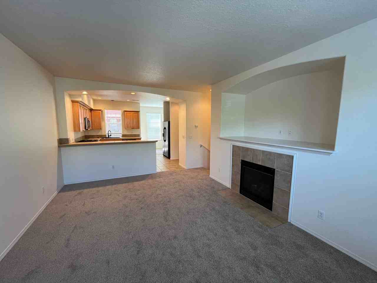 6030 Ne Maidstone St - Photo 4 of 33