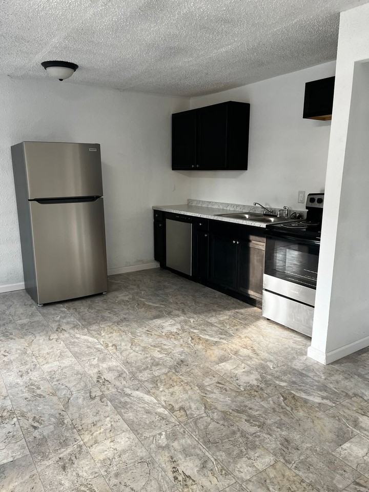 520 S Scenic Ave #101A - Photo 2 of 8