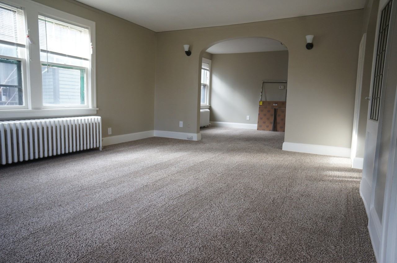 1127 E 5th St - Photo 2 of 16