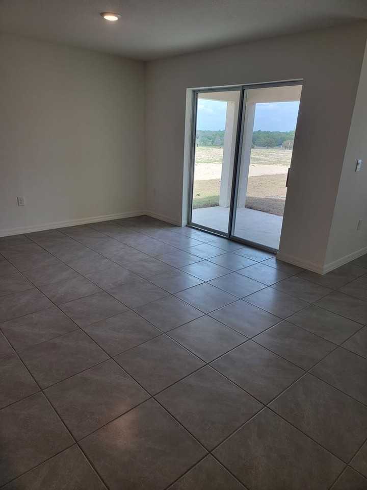 411 W Putting Green Ct - Photo 4 of 17