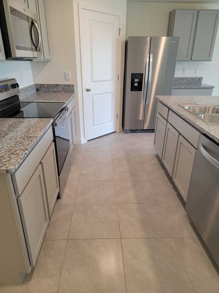411 W Putting Green Ct - Photo 7 of 17