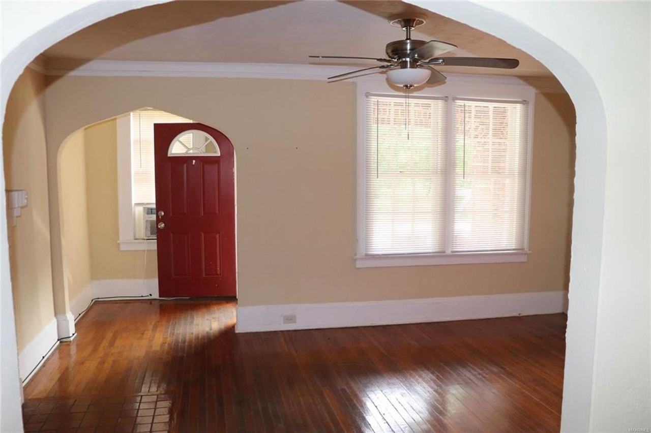 471 Earl Pl - Photo 2 of 8
