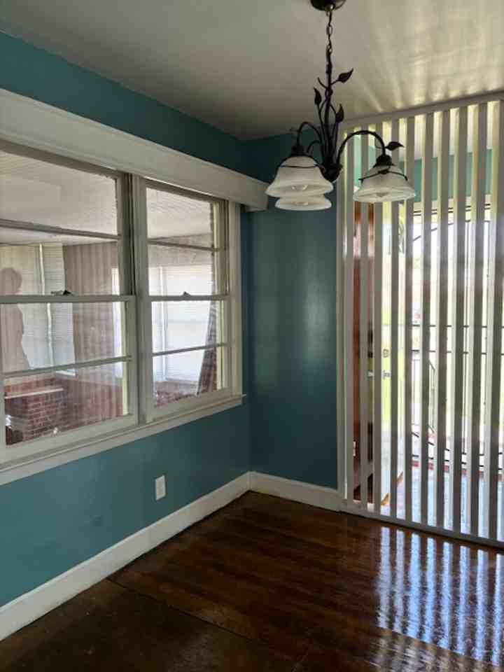 506 N Jones St - Photo 3 of 9