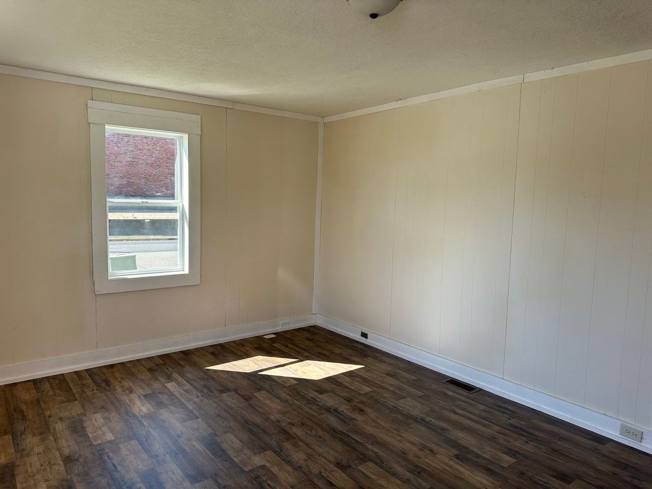 607 N Adams Ave - Photo 3 of 20
