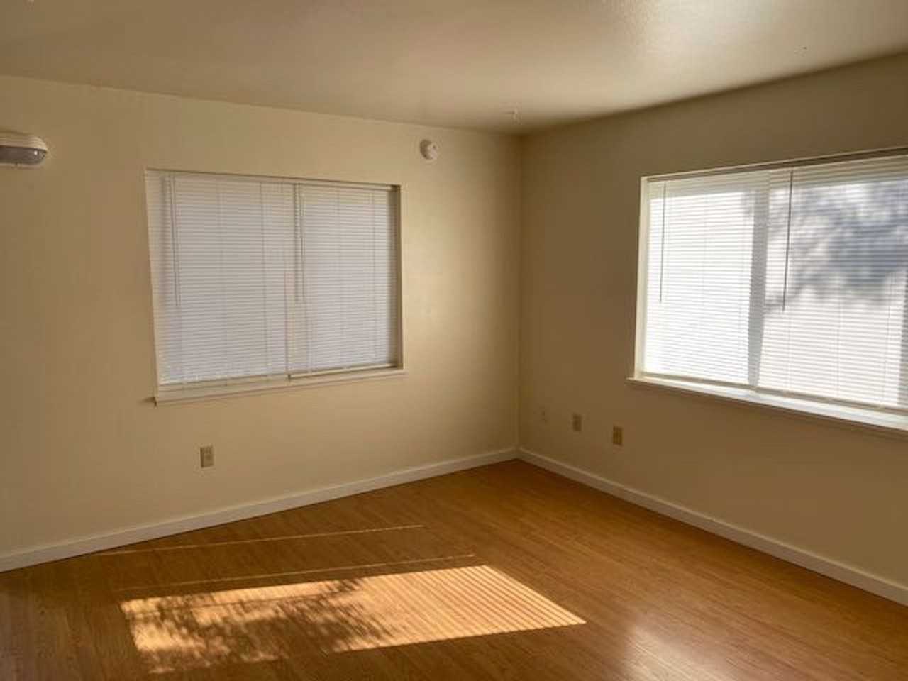 842/A/ - Photo 5 of 31