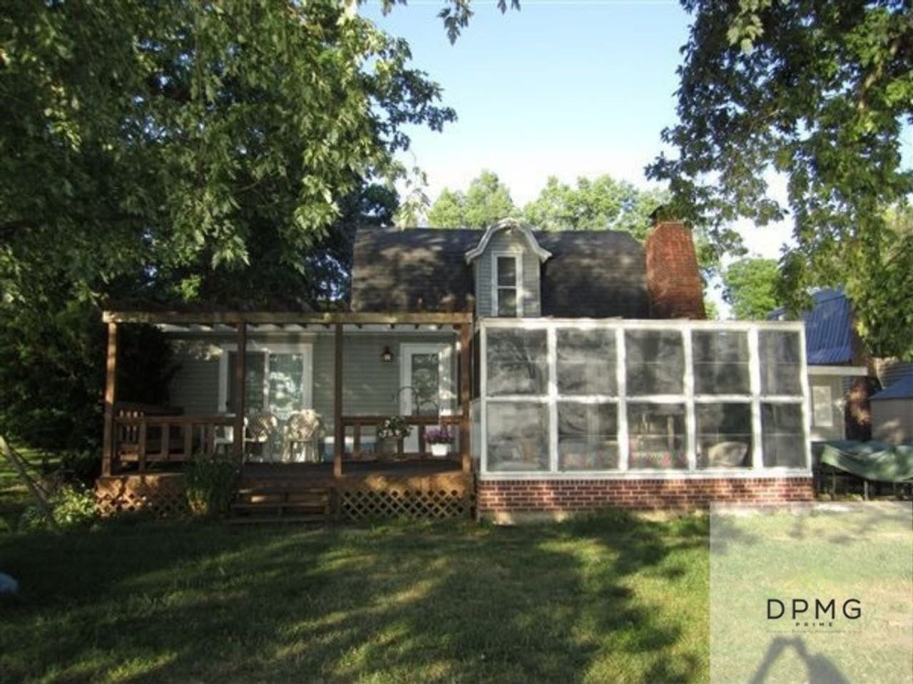 9310 Oakdale Dr - Photo 2 of 19