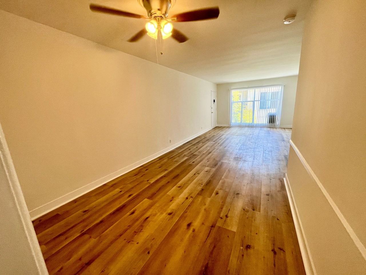 316 S Doheny Dr #4 - Photo 4 of 8