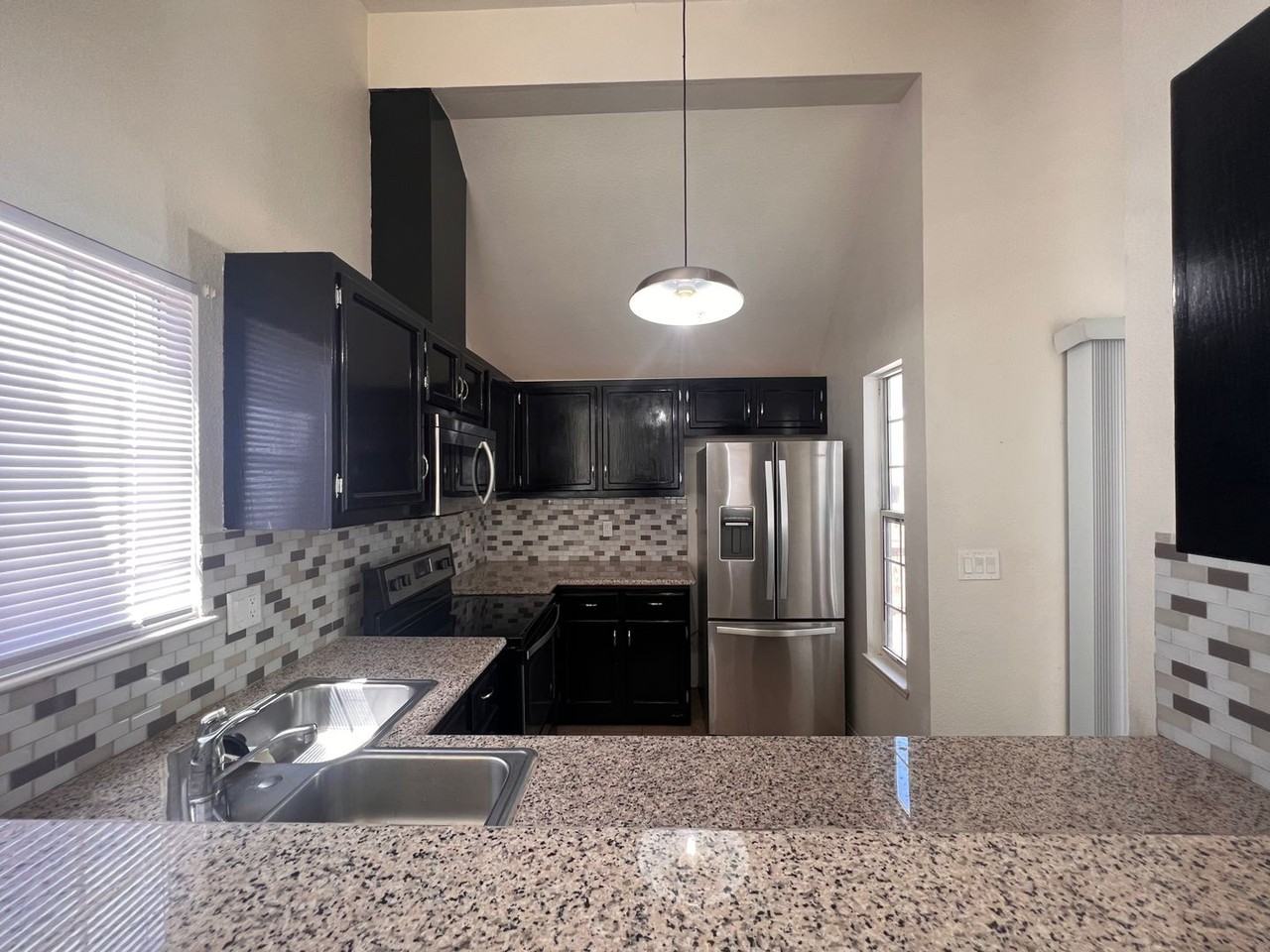 561 Amanda Ln - Photo 3 of 17