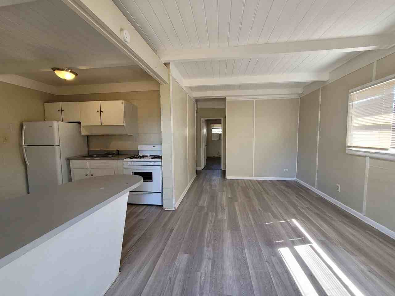 402 New York Drive - Photo 4 of 12