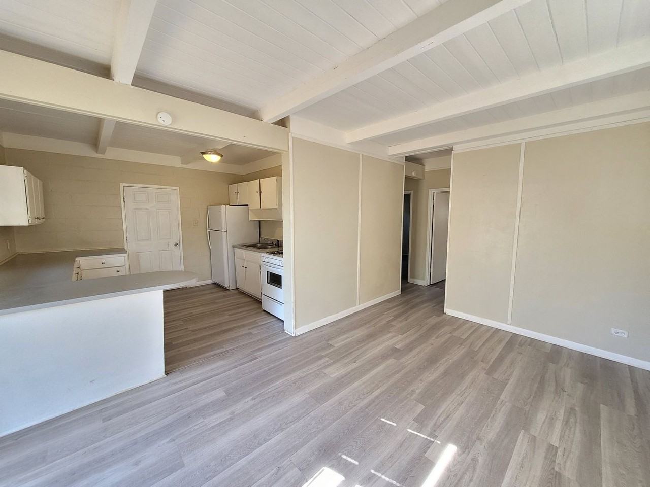 402 New York Drive - Photo 5 of 12