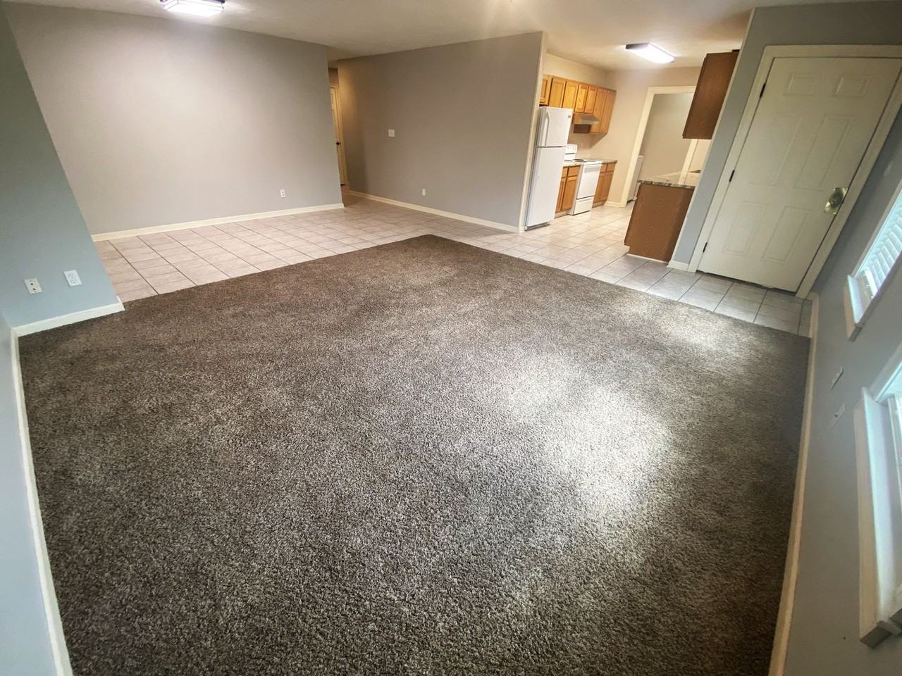 307 E Claude St - Photo 4 of 17