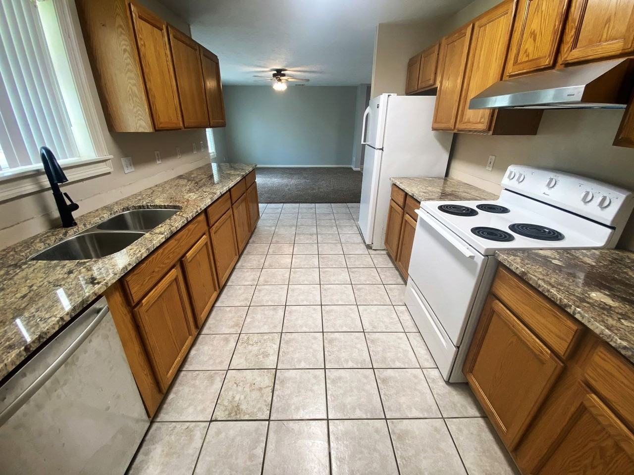 307 E Claude St - Photo 7 of 17