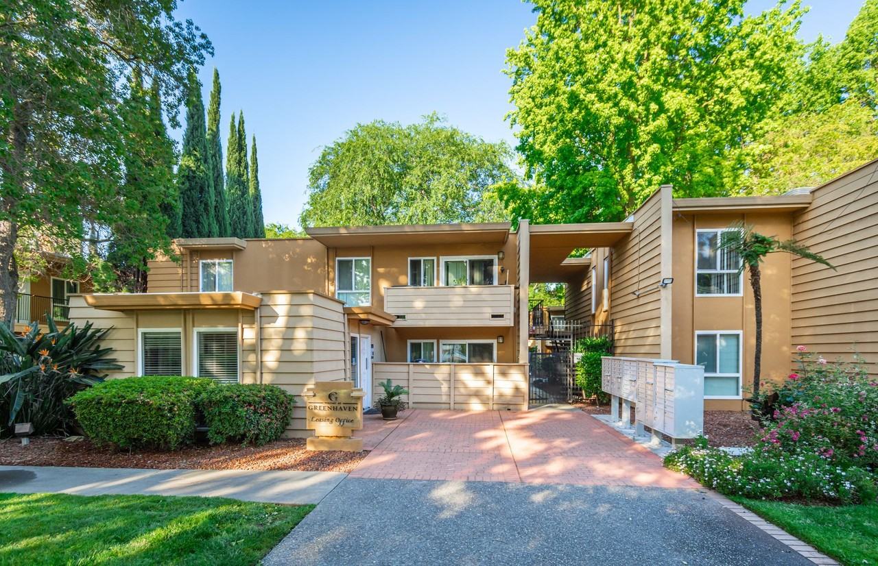 6230 Greenhaven Drive - Photo 4 of 11