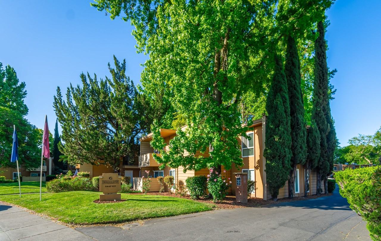 6230 Greenhaven Drive - Photo 5 of 11