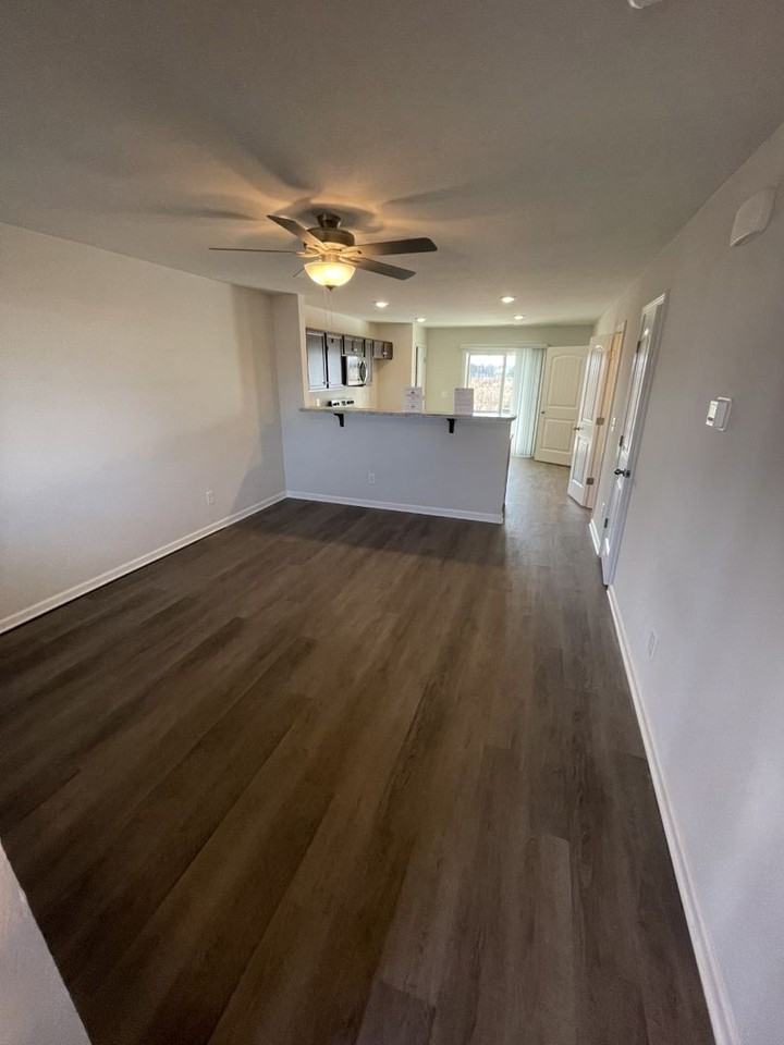 1066 Peony Ln - Photo 4 of 12