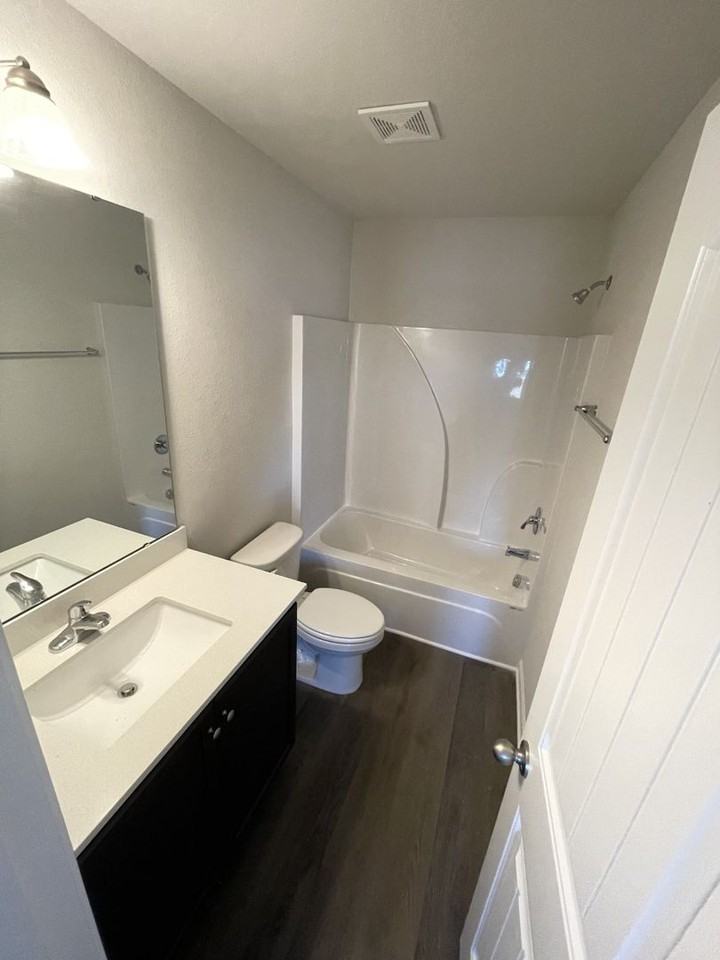1066 Peony Ln - Photo 6 of 12