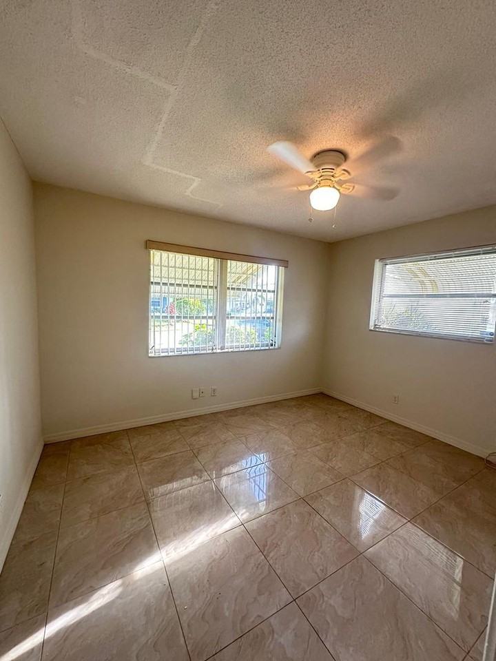 4106 Nw 47th St - Photo 2 of 27
