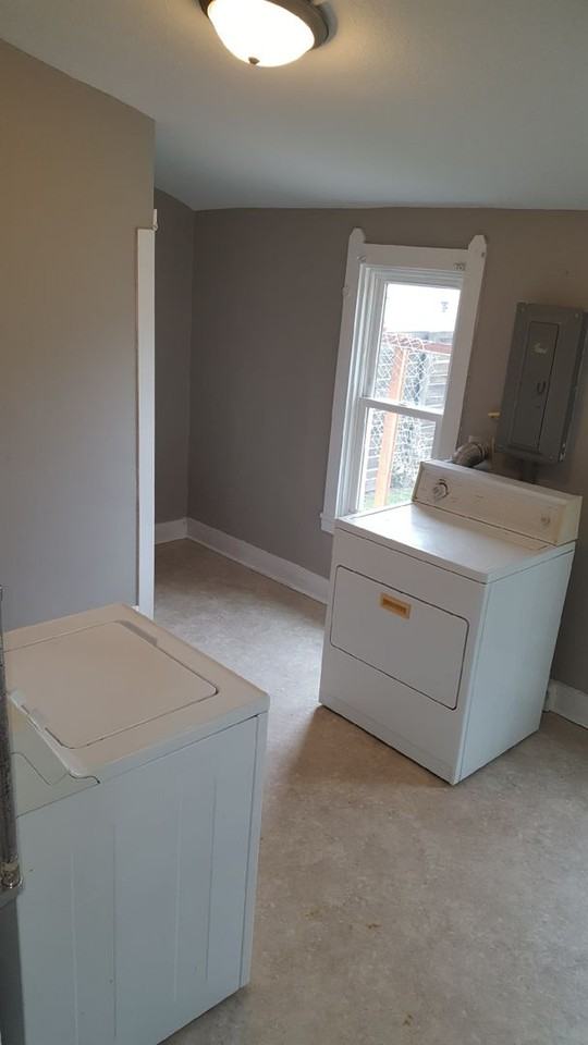 304 S 27th St - Photo 3 of 18