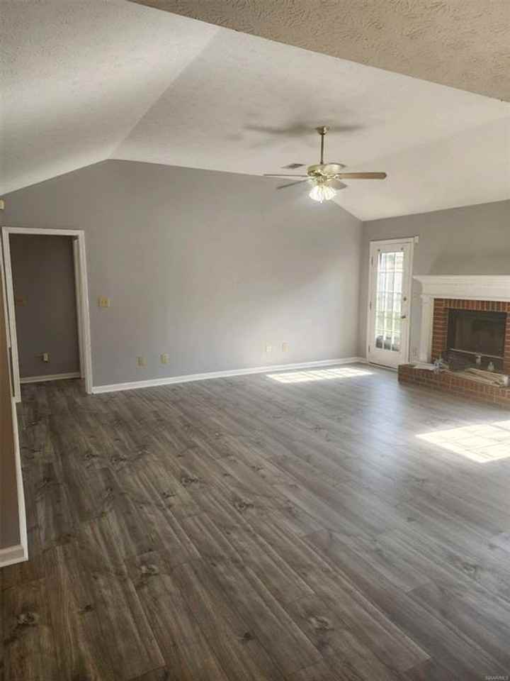 6024 Vineyard Ln - Photo 3 of 10