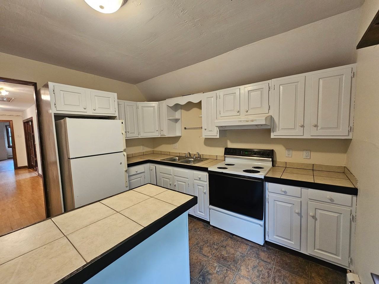 271 Nashua St - Photo 3 of 9