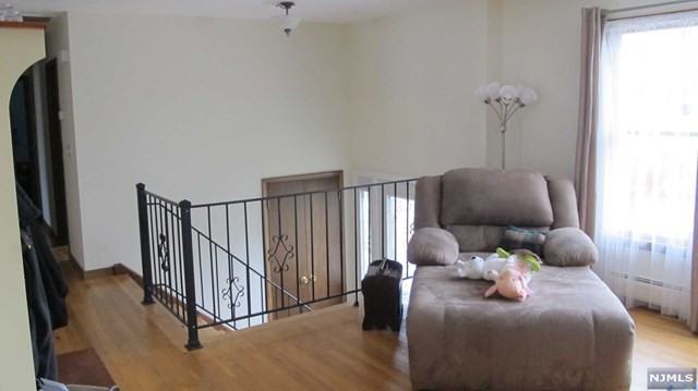 10 Jubilee Way - Photo 3 of 24