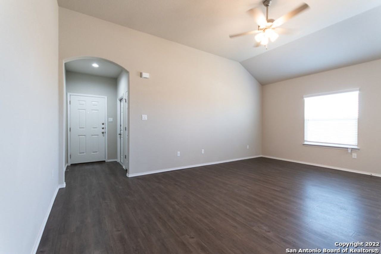 618 Grayson Ln - Photo 3 of 20