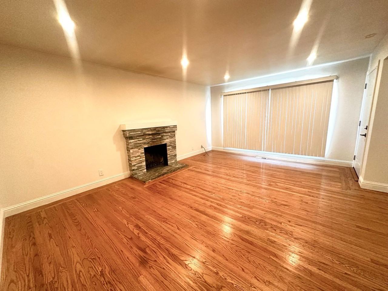 14895 Washington Ave - Photo 2 of 29