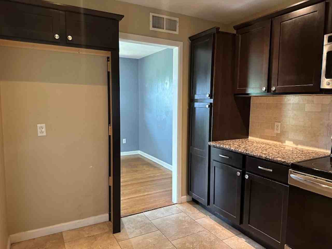 817 E Carroll Ln - Photo 5 of 19